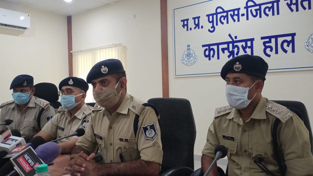 Satna : ईनामी डकैत को 6 माह पूर्व साथियों ने मारकर दफनाया, पुलिस कर रही थी जंगल में तलाश, साथी के पकड़े जाने पर मामला सामने आया